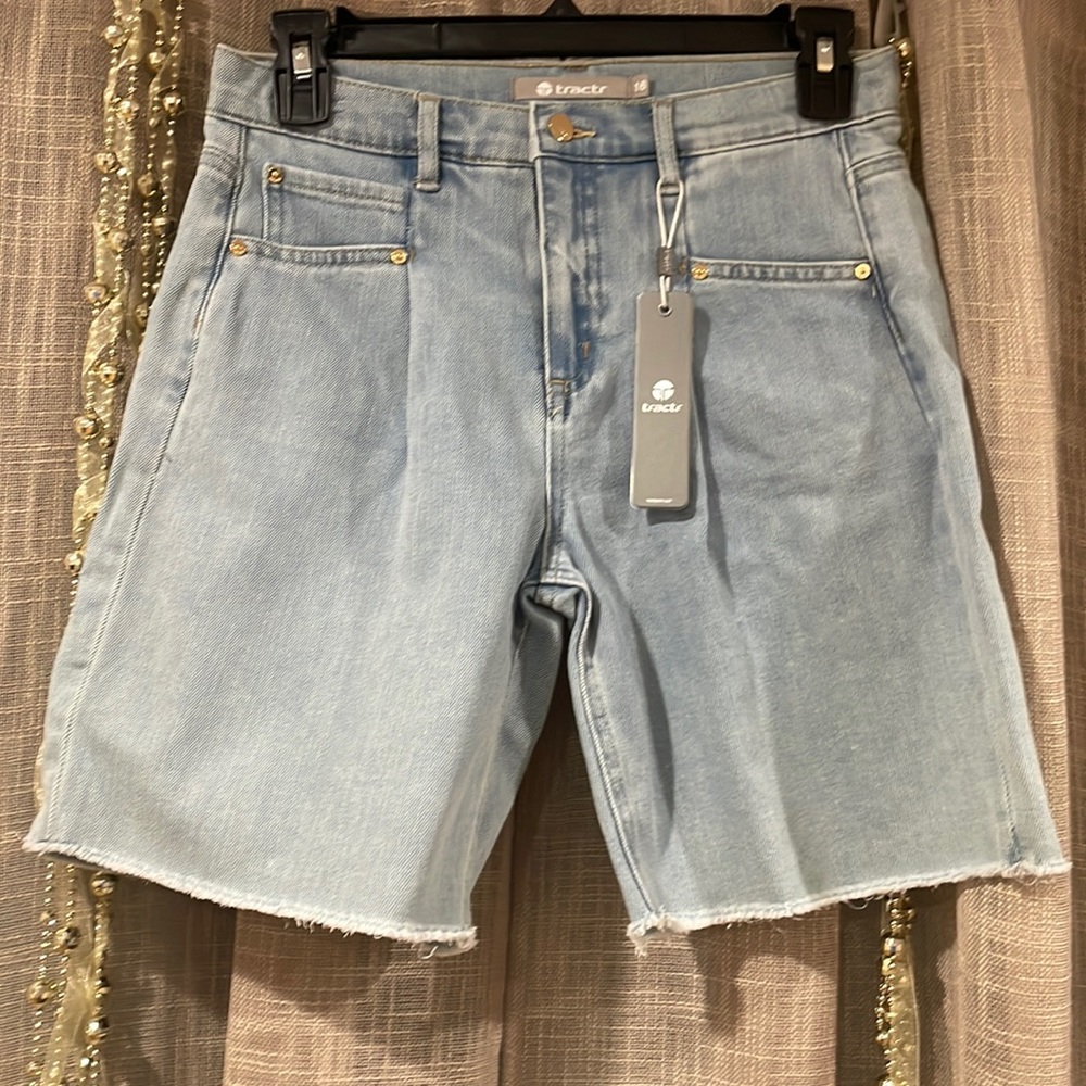New Tractr indigo light blue Jean shorts.
